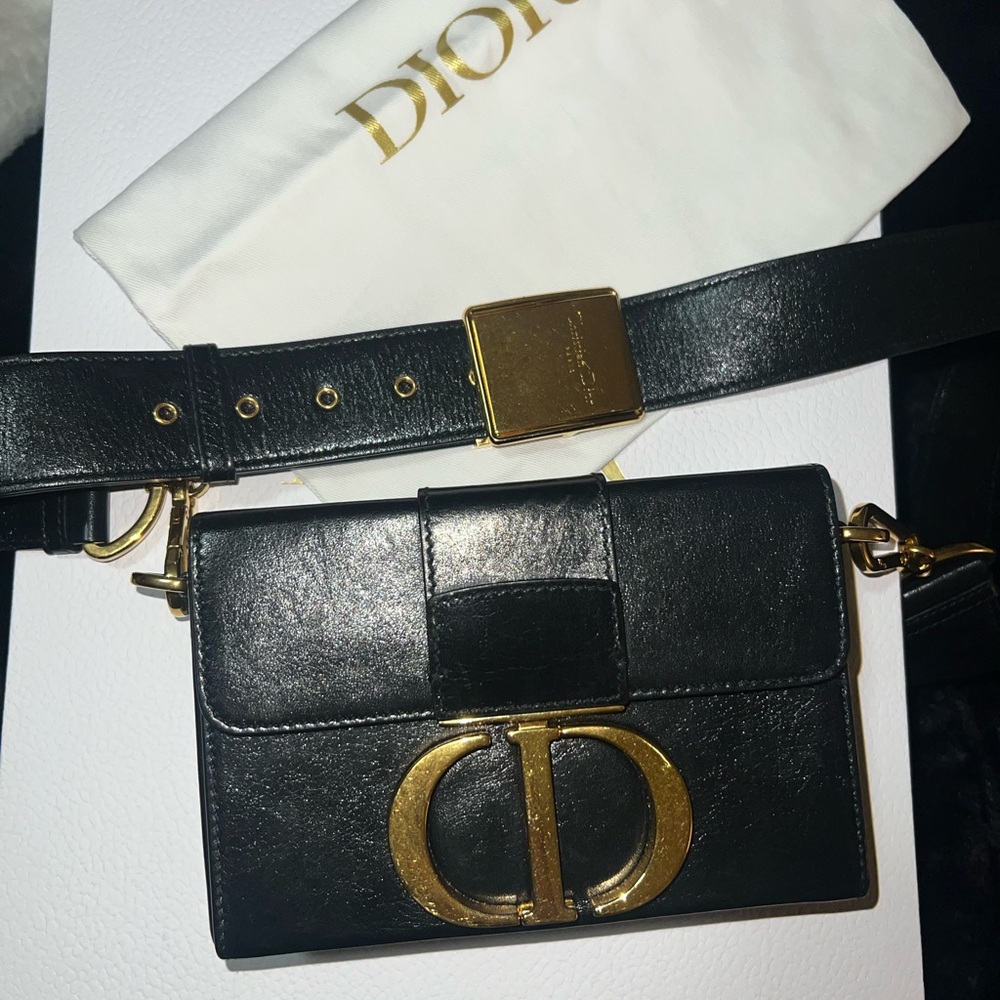 CHRISTIAN DIOR 
Box Calfskin 30 Montaigne Box Bag Black